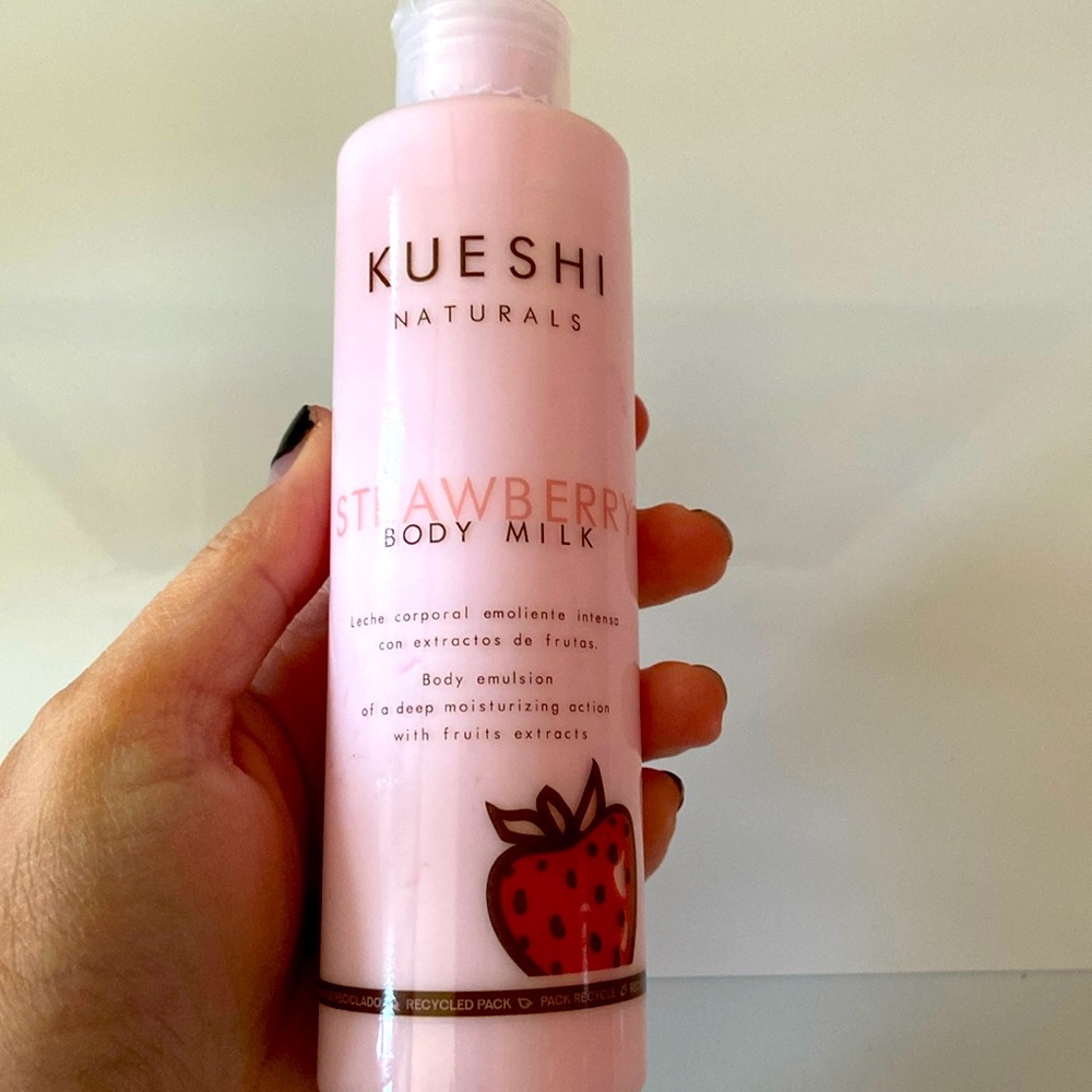 Strawberry body milk 200ml